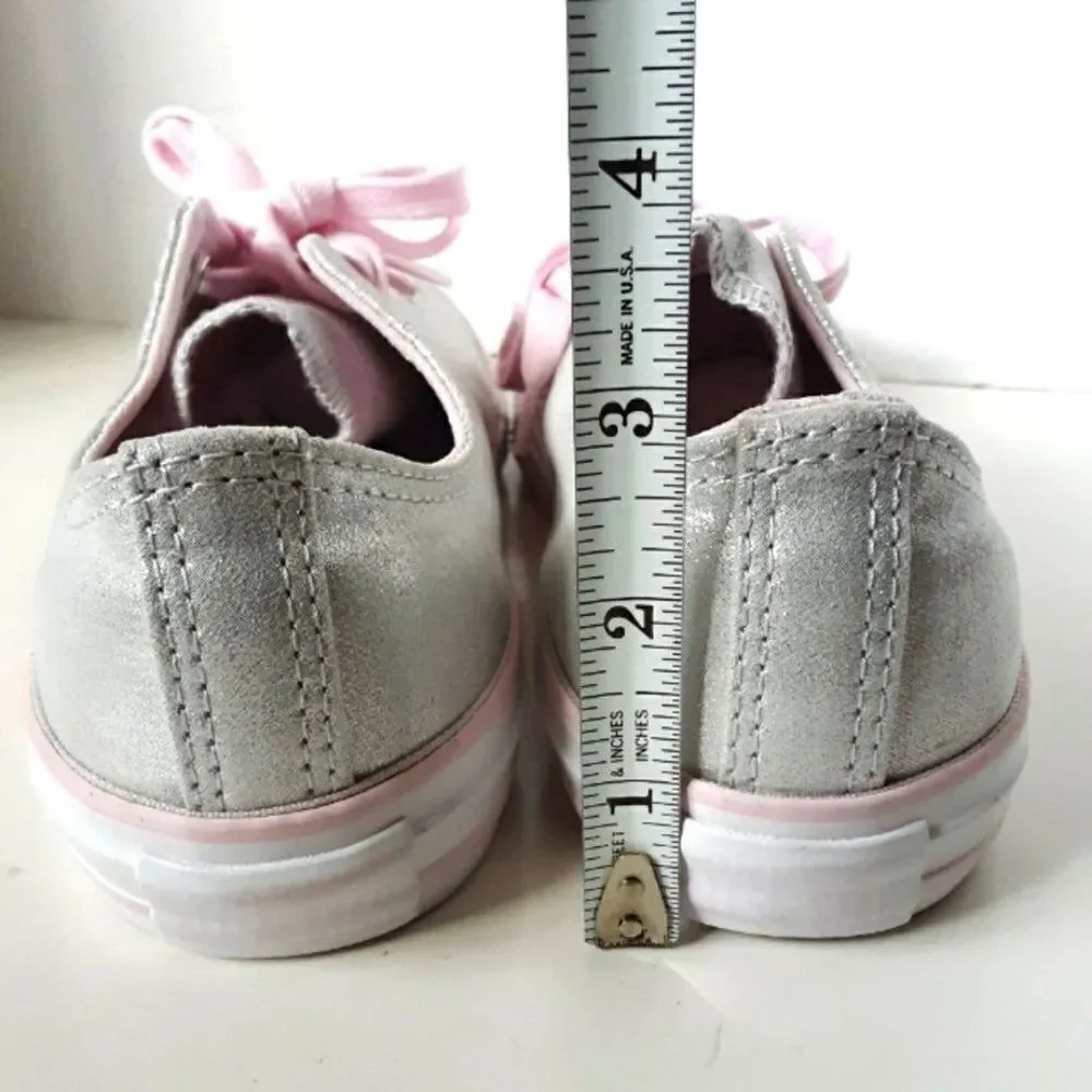 Converse Junior Big Girl Sneaker size 6